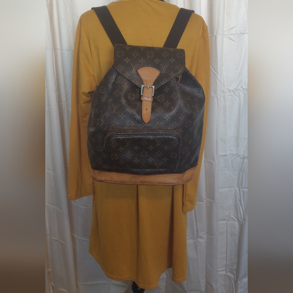Authentic Louis Vuitton Backpack in Good condition Large.
